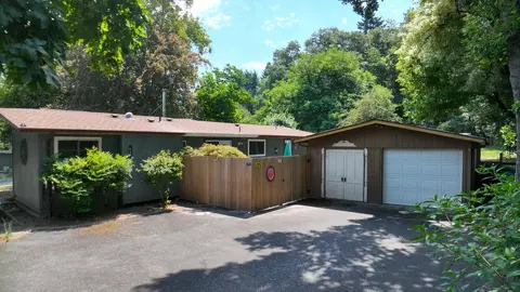 835 SE 873 Se Grandview Ave, Grants Pass, OR 97527