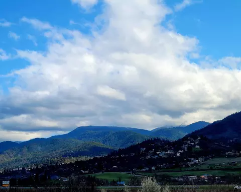 140 Orchard Ln, Ashland, OR 97520