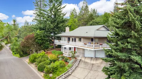 1768 Crestview Dr, Ashland, OR 97520