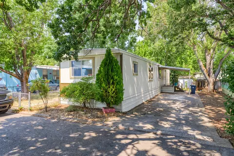 6850 Downing Rd #10, Central Point, OR 97502