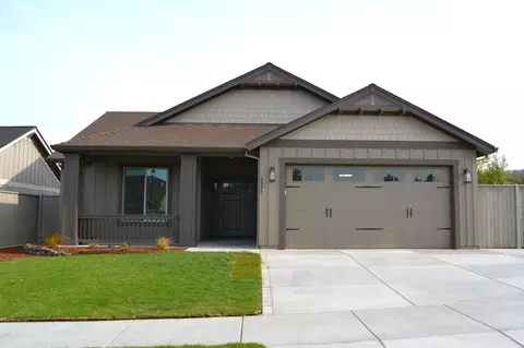 3977 Wyoming Ln, Medford, OR 97504