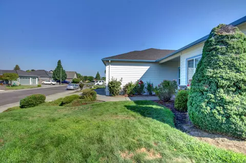 630 Meadowbrook Dr, Central Point, OR 97502 photo 3