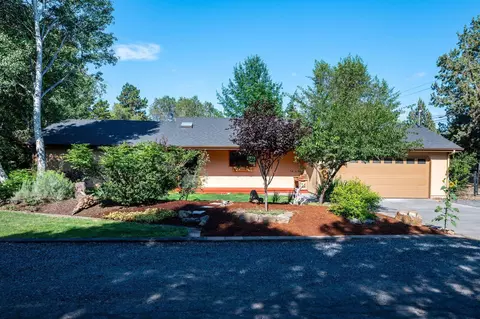 11 SE Airstrip Rd, Bend, OR 97702