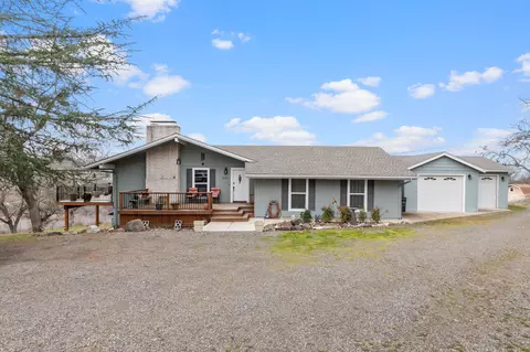 3242 Surrey Dr, Medford, OR 97501