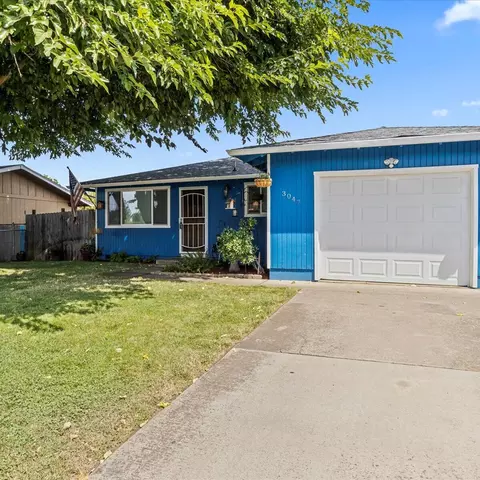3047 Village Cir, White City, OR 97503