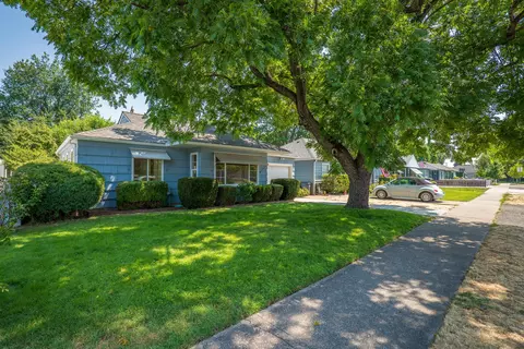 633 S Ivy St, Medford, OR 97501
