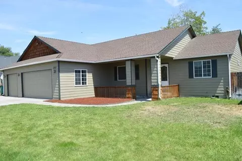 3157 Paramont St, Klamath Falls, OR 97603
