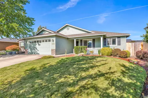 1434 Andrew Dr, Medford, OR 97501