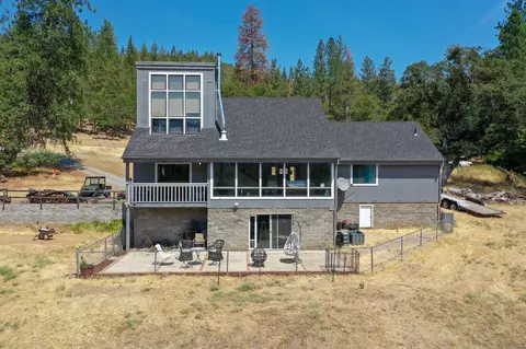 2225 Foots Creek Rd, Gold Hill, OR 97525