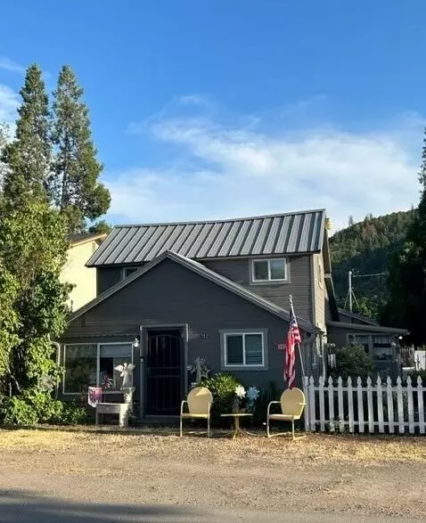 352 First Ave, Gold Hill, OR 97525