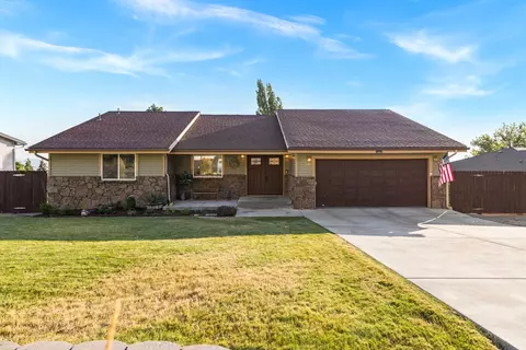 2116 Kimberly Dr, Klamath Falls, OR 97603