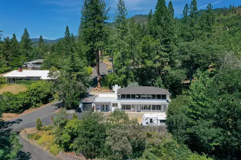 293 NE Scenic Dr, Grants Pass, OR 97526