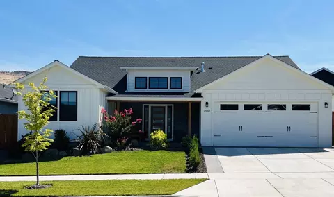 2660 Farmington Ave, Medford, OR 97504