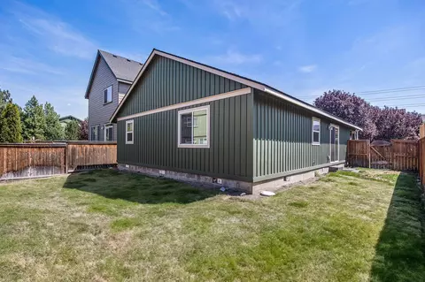 867 NE Locksley Dr, Bend, OR 97701 photo 14