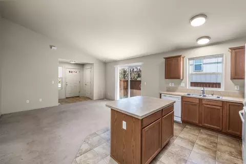867 NE Locksley Dr, Bend, OR 97701 photo 5