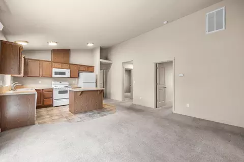 867 NE Locksley Dr, Bend, OR 97701 photo 2
