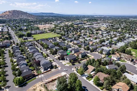 867 NE Locksley Dr, Bend, OR 97701 photo 22