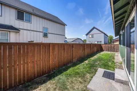867 NE Locksley Dr, Bend, OR 97701 photo 16
