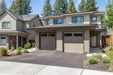 20138 Flowing Water Way, Bend, OR 97702