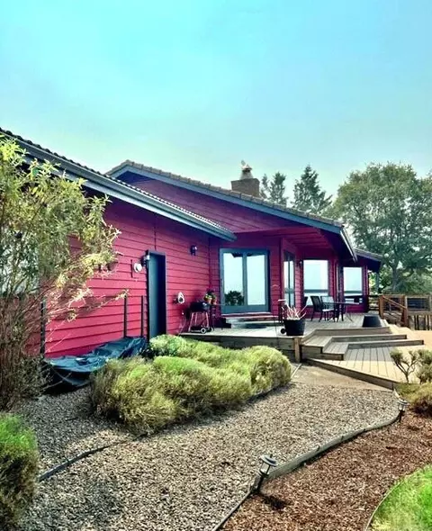 5249 Pioneer Rd, Medford, OR 97501