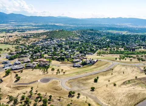 5637 Springview Ct, Medford, OR 97504