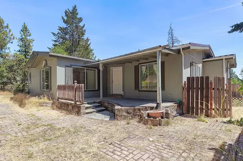 357 Glenlyn Dr, Williams, OR 97544