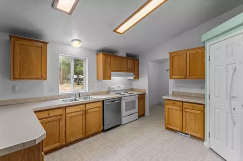 52955 Plainview Ln, La Pine, OR 97739 photo 8