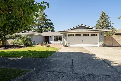 3135 Seckel St, Medford, OR 97504
