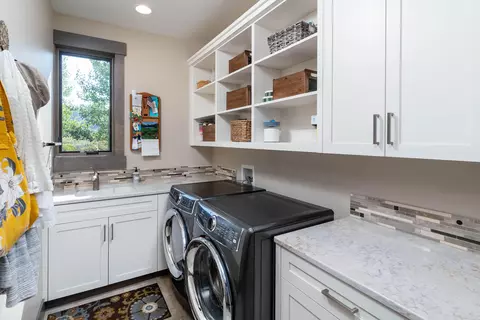 61384 Lost Hollow Loop, Bend, OR 97702 photo 14