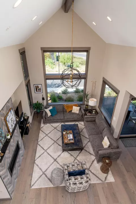 61384 Lost Hollow Loop, Bend, OR 97702 photo 10