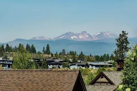61384 Lost Hollow Loop, Bend, OR 97702 photo 4