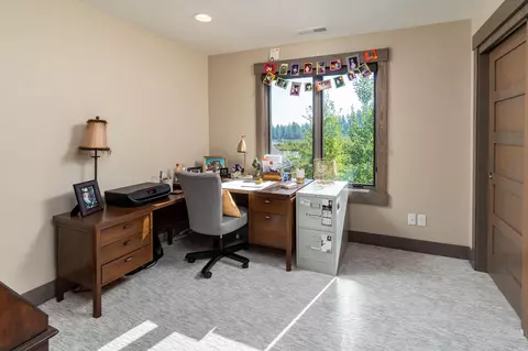 61384 Lost Hollow Loop, Bend, OR 97702 photo 17