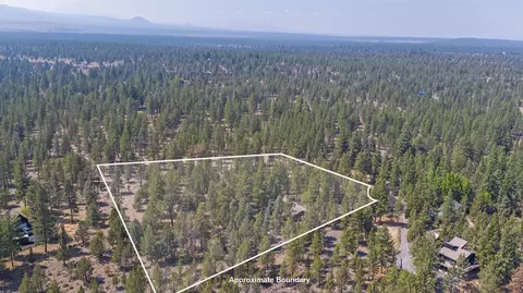 63331 Pine Knoll Cir, Bend, OR 97703