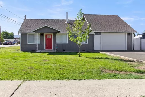 2817 Howard Ave, Medford, OR 97501