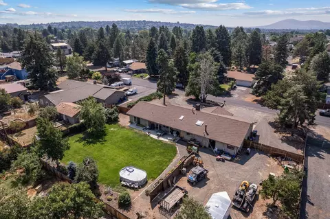 1550 SW 25th St, Redmond, OR 97756