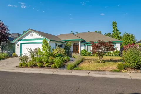 355 Ridgeway Ave, Central Point, OR 97502 photo 1