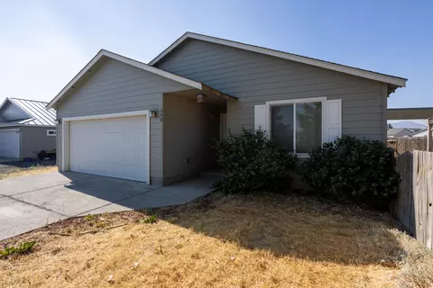 546 E A St, Culver, OR 97734
