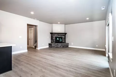 Living - 61431 Kobe St #404, Bend, OR 97702 photo 3 of 3