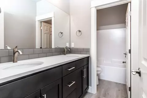 Bath - 61431 Kobe St #404, Bend, OR 97702 photo 3 of 4