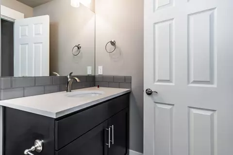 Bath - 61431 Kobe St #404, Bend, OR 97702 photo 4 of 4