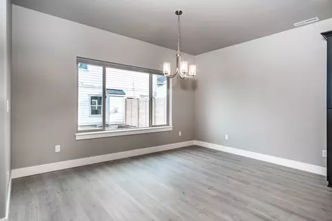 Dining - 61431 Kobe St #404, Bend, OR 97702 photo 2 of 2