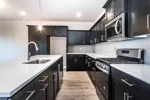 Kitchen - 61431 Kobe St #404, Bend, OR 97702 photo 2 of 3