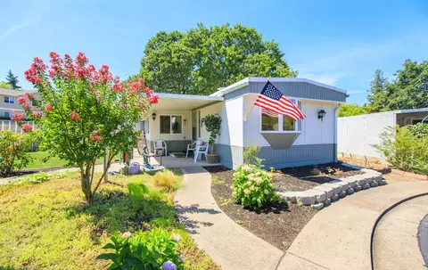 2252 Table Rock Rd #SPC 6, Medford, OR 97501