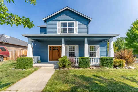 166 Alta Ln, Central Point, OR 97502