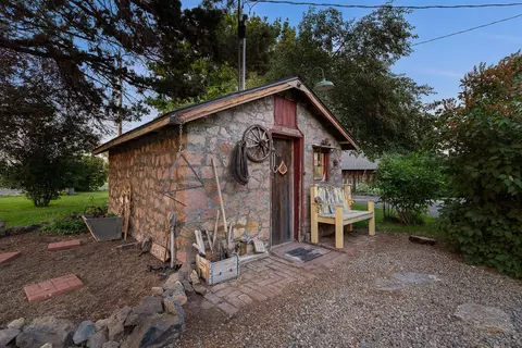 21001 Young Ave, Bend, OR 97703 photo 25