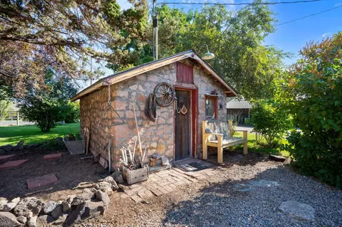 21001 Young Ave, Bend, OR 97703 photo 29