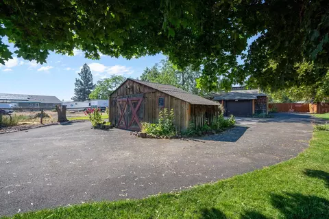 21001 Young Ave, Bend, OR 97703 photo 24