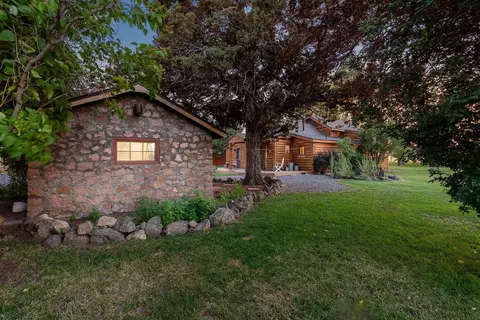 21001 Young Ave, Bend, OR 97703 photo 27