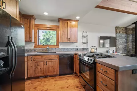 56610 Dancing Rock Loop, Bend, OR 97707 photo 3