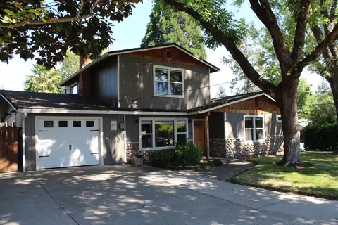 125 Diane Dr, Grants Pass, OR 97526